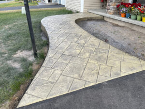 Pattern: Notched Old English Ashlar Slate - Colors: Champagne with dark gray