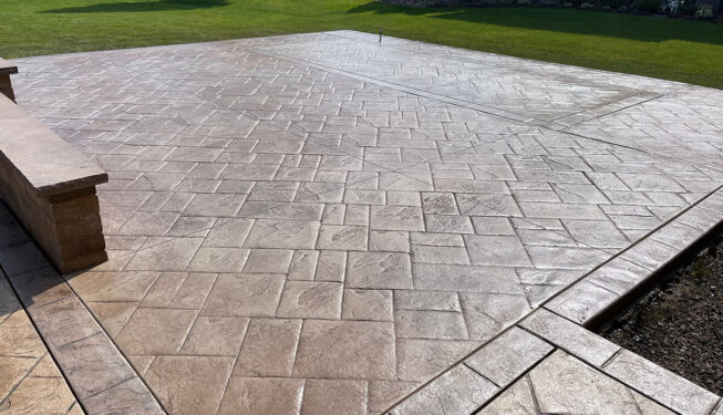 Pattern: Notched Old English Ashlar Slate - Colors: Hilltop Tan with walnut