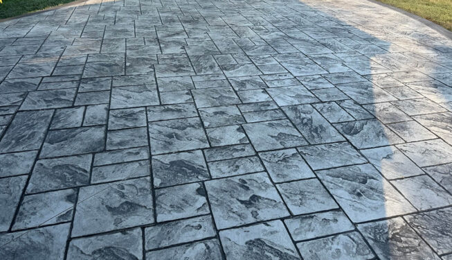 Pattern: Notched Old English Ashlar Slate - Colors: No base with charcoal