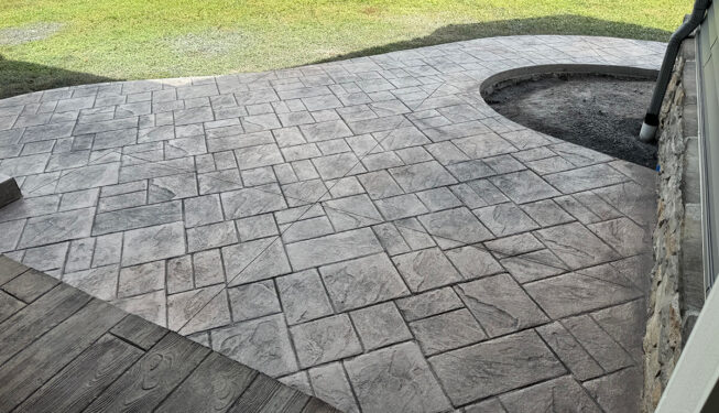 Pattern: Notched Old English Ashlar Slate - Colors: Porcelain gray with dark gray and walnut