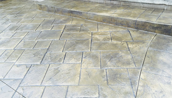 Pattern: Notched Old English Ashlar Slate - Colors: Champagne With Dark Gray