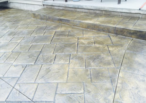 Pattern: Notched Old English Ashlar Slate - Colors: champagne with dark gray