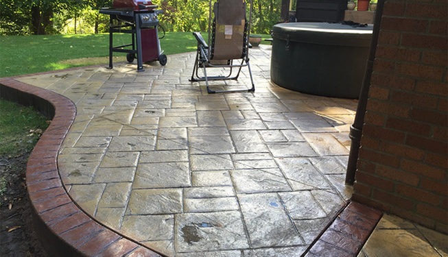 Pattern: Notched Old English Ashlar Slate - Colors: Champagne With Gray And Redwood Border