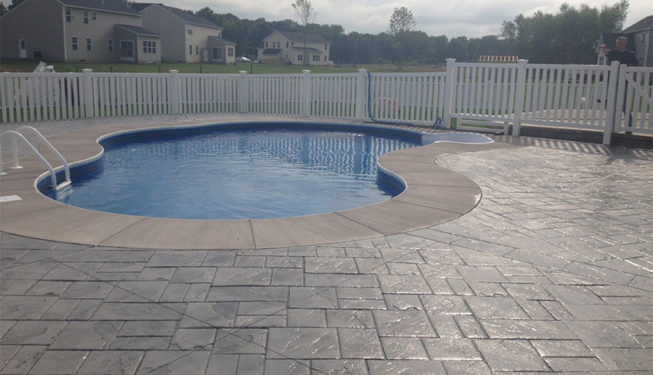 Pattern: Notched Old English Ashlar Slate - Colors: Cool Gray With Dark Gray