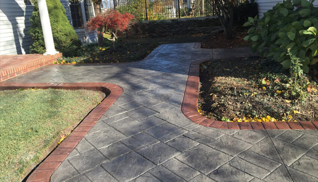 Pattern: Notched Old English Ashlar Slate - Colors: cool gray with dark gray and maplewood border