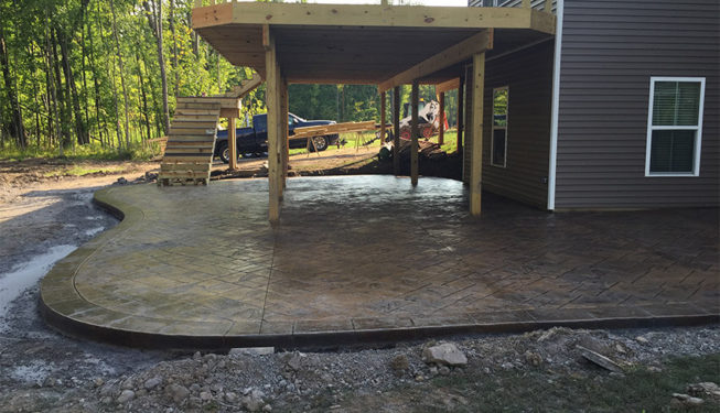 Pattern: Notched Old English Ashlar Slate - Colors: Creekside Buff With Dark Gray