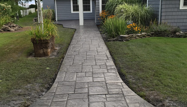 Pattern: Notched Old English Ashlar Slate - Colors: Hailstorm Gray With Dark Gray
