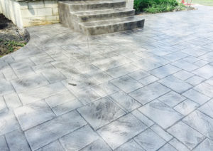 Pattern: Notched Old English Ashlar Slate - Colors: Hailstorm Gray With Dark Gray