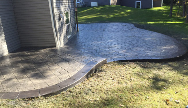 Pattern: Notched Old English Ashlar Slate - Colors: Hailstorm Gray With Dark Gray And Charcoal Border