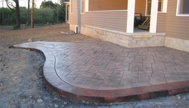 Pattern: Notched Old English Ashlar Slate - Colors: Moutain Trail With Dark Gray And Redwood Border
