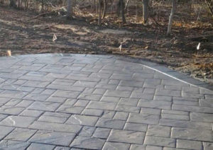 Pattern: Notched Old English Ashlar Slate - Colors: Pebbleshore With Dark Gray And Charcoal Border
