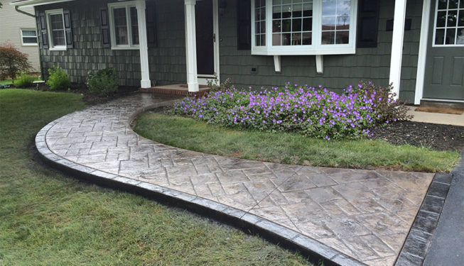 Pattern: Notched Old English Ashlar Slate - Colors: Portabella With Dark Gray And Charcoal Border