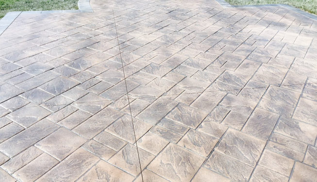 Pattern: Notched Old English Ashlar Slate - Colors: Portabella With Dark Gray And Sun Gray Border