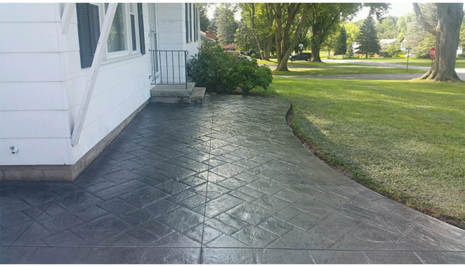 Pattern: Notched Old English Ashlar Slate - Colors: Stone Harbor With Dark Gray