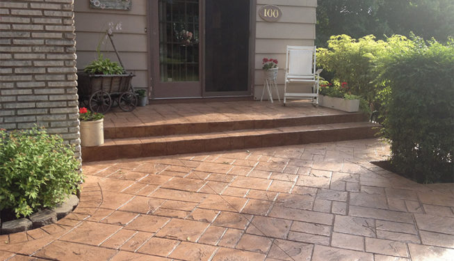 Pattern: Notched Old English Ashlar Slate - Colors: Weathered Oak With Walnut