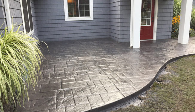 Pattern: Notched Old English Ashlar Slate - Colors: Hailstorm Gray With Dark Gray