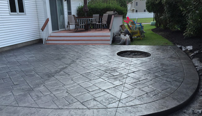 Pattern: Notched Old English Ashlar Slate - Colors: Hailstorm Gray With Dark Gray