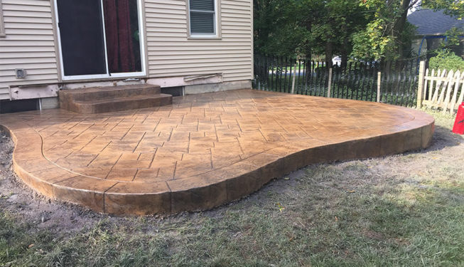 Pattern: Notched Old English Ashlar Slate - Colors: Hilltop Tan With Walnut