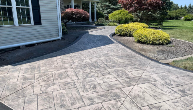 Pattern: Majestic Ashlar Slate - Colors: Hailstorm gray with charcoal and charcoal border
