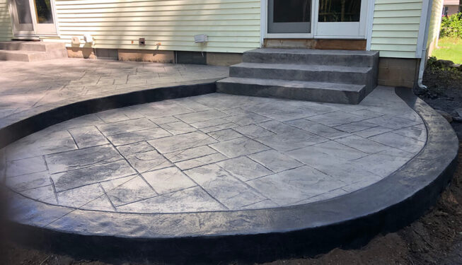 Pattern: Majestic Ashlar Slate - Colors: Hailstorm gray with charcoal and charcoal border