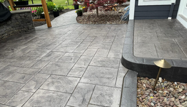 Pattern: Majestic Ashlar Slate - Colors: Hailstorm gray with dark gray and charcoal border