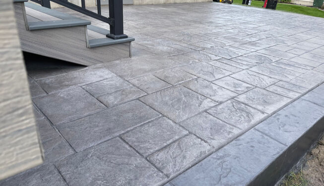 Pattern: Majestic Ashlar Slate - Colors: Hailstorm gray with dark gray and charcoal border