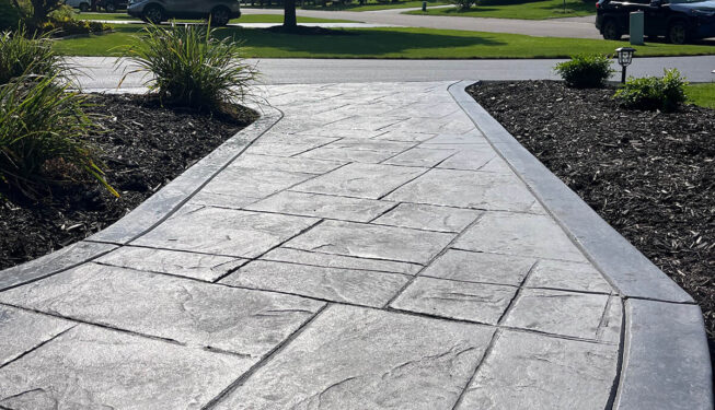 Pattern: Majestic Ashlar Slate - Colors: Hailstorm gray with dark gray and charcoal border