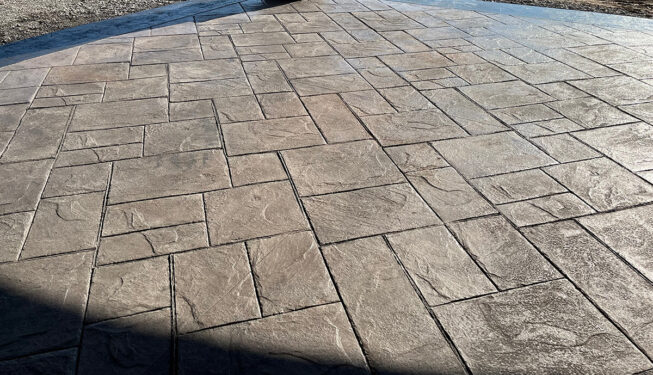 Pattern: Majestic Ashlar Slate - Colors: Hailstorm gray with dark gray and walnut and black borders
