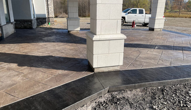 Pattern: Majestic Ashlar Slate - Colors: Hailstorm gray with dark gray and walnut and black borders