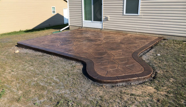 Pattern: Large Random Flagstone - Colors: Hilltop Tan With Dark Brown And Autumn Brown Border