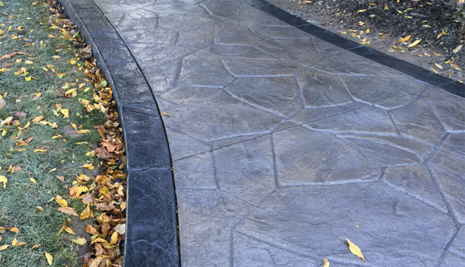 Pattern: Large Random Flagstone - Colors: Portabella With Dark Gray And Charcoal Border
