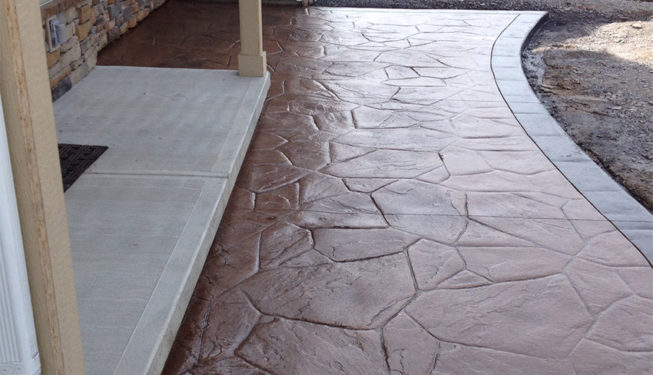 Pattern: Large Random Flagstone - Colors: Weathered Oak With Walnut And Charcoal Border