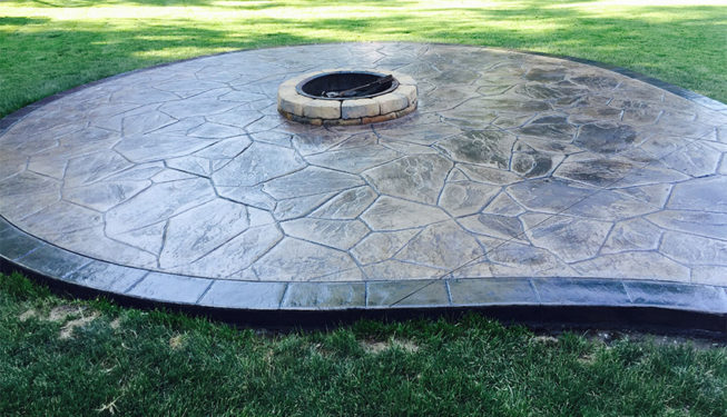 Pattern: Large Random Flagstone - Colors: Portabella With Dark Gray And Charcoal Border